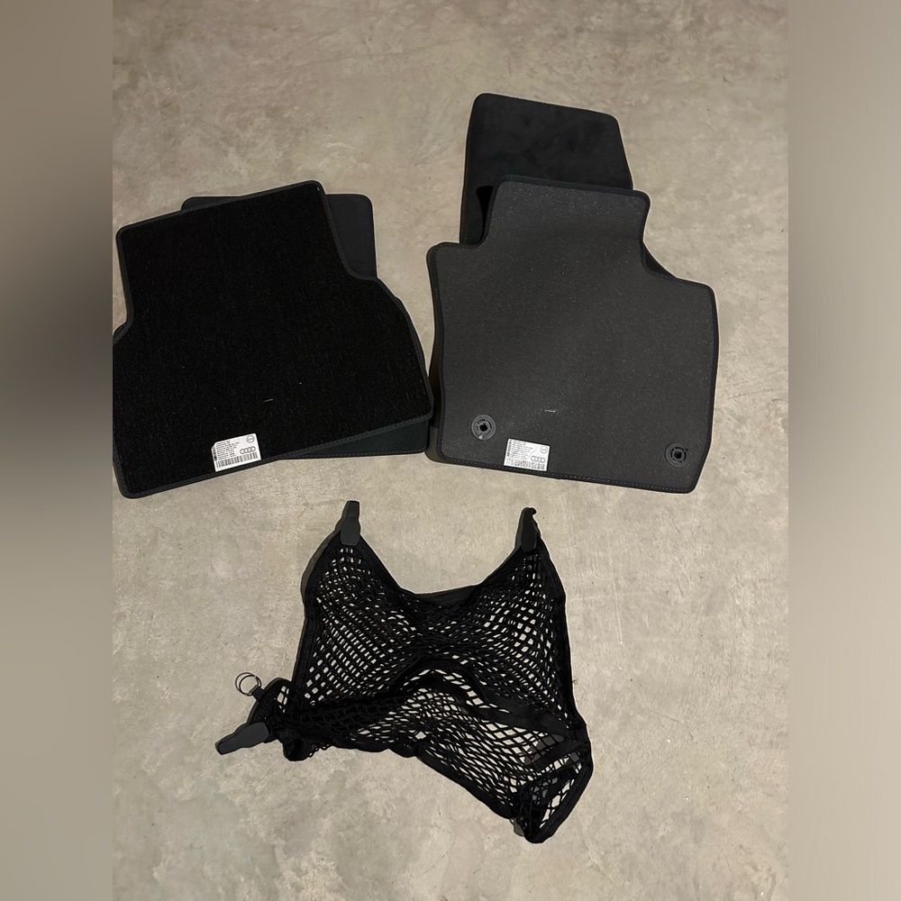 NWT - Audi Q3 Floor Mats and Cargo Net